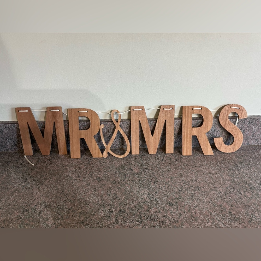 Mr. & Mrs. Wedding sign